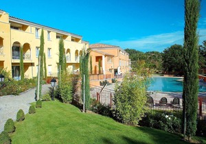 Studio Equipé | Accès Bains à Remous + 3 piscines!