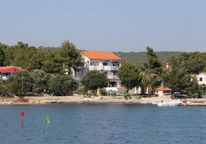 Studio flat near beach Verunić, Dugi otok (AS-3480-a)