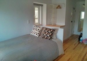 Studio in the Alley of Belo, located in a quiet street of Alfama. Registration number 579 / AL
