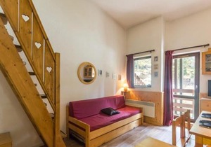 Studio mezzanine 35m², 6 pers, proche pistes et commerces, balcon, ascenseur, casier à skis - FR-1-275-143