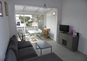 Studio mezzanine, 4 couchages, 1er étage, parking privé, à 700 m des commerces, Grau d'Agde - FR-1-423-39