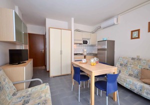 Studio mit Klimaanlage und Balkon