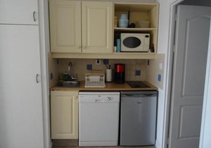 Studio rénové avec loggia, WIFI et parking privé à Hyères Port - FR-1-335-131