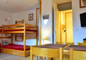 Studio rénové idéalement situé à Montchavin, proches pistes et commerces, avec balcon et parking gratuit - FR-1-329-22