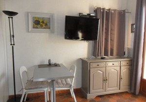 Studio standing in villa with heated pool, air conditioning