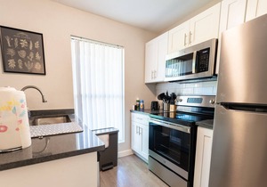 Studio w/ Great Location Near Highway to DT-A