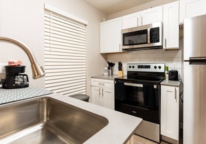 Studio w/Great Location Near Highway to DT-B