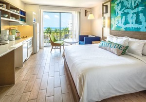 Studio w/Mini Kitchen, Balcony, Dining, Bar, Concierge, Massage, Movies +more!!