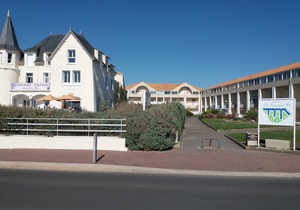 STUDIO with WI-FI for 4 pers A SION 50m from the ocean