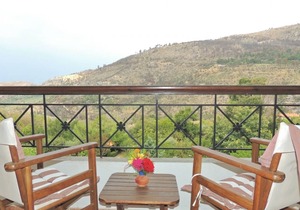 Studio with Amazing Mountain Views in Traditional Thassian Estate !