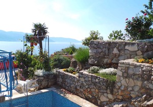 Studio with pool and air conditioning