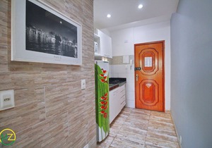 Studio with side view to the beach