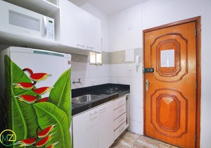Studio with side view to the beach