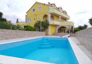 Studio with terrace and air conditioning