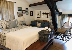 Stunning Secluded Cottage With Jacuzzi In The Beautiful Village of Fontevraud