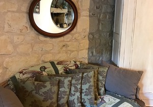 Stunning Secluded Cottage With Jacuzzi In The Beautiful Village of Fontevraud