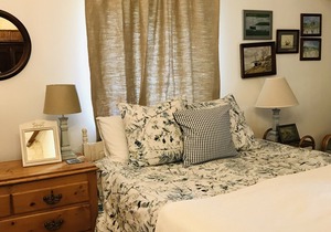 Stunning Secluded Cottage With Jacuzzi In The Beautiful Village of Fontevraud