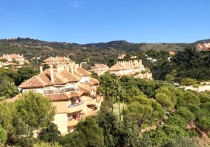 Stunning 2 bed apartment in Exclusive Elviria Hills Complex