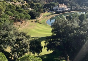 Stunning 2 bed apartment in Exclusive Elviria Hills Complex