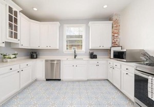 Stunning 2 Bedroom Apt in Historic Springfield