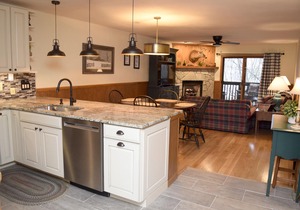 Stunning 2B Condo w/Private Trail to Slopes!