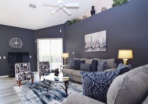 Stunning 3 bed/2 bath home, west-facing private pool, 8 miles to Disney!