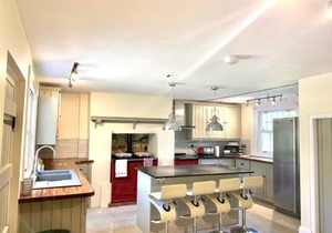 Stunning 6 bedroom Farmhouse in Hellingly