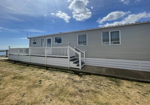 Stunning 6 berth caravan with full sea views for hire in Suffolk ref 68026CV