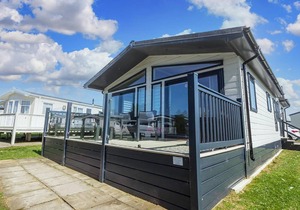 Stunning 6 berth lodge with decking at Manor Park in Hunstanton ref 23064K