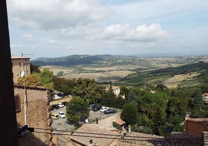 Stunning and Enormous 3 Bedroom Apt. in Historical Center of Montepulciano