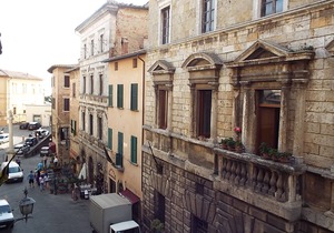 Stunning and Enormous 3 Bedroom Apt. in Historical Center of Montepulciano