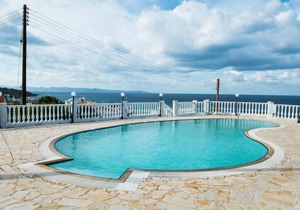 Stunning and Relaxing 3-Bed House in Pomos