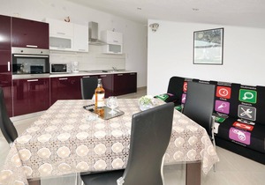 Stunning apartment in Kastel Kambelovac