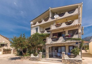 Stunning apartment in Kastel Kambelovac