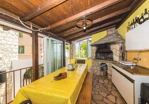 Stunning apartment in Kastel Kambelovac
