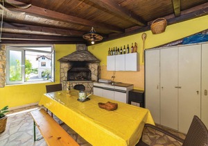 Stunning apartment in Kastel Kambelovac