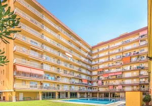 Stunning apartment in Malgrat de Mar with 2 Bedrooms, WiFi and Outdoor swimming pool