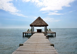 Stunning Apartment on the Beach with Infinity Pool and Pier