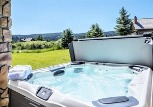 Stunning Crail Ranch Townhome Cross-County Ski out of the Backyard