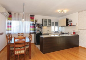 Stunning home in Dugopolje