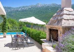 Stunning home in Dugopolje with sauna