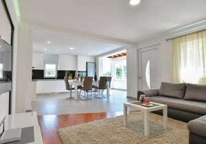 Stunning home in Prolozac Donji
