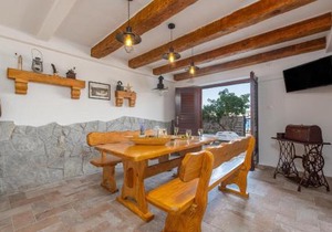 Stunning Home In Prizna With Wifi