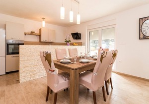 Stunning home in Pula