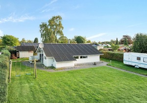 Stunning home in Strøby with WiFi