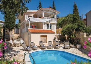 Stunning Home In Vrboska With Kitchen