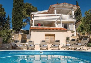 Stunning Home In Vrboska With Kitchen