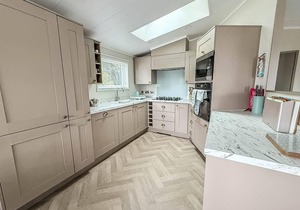 Stunning lodge with large decking at Azure Seas in Suffolk ref 32109OG