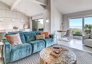 Stunning oceanfront Windsong villa with beach-view balcony, pool & washer/dryer