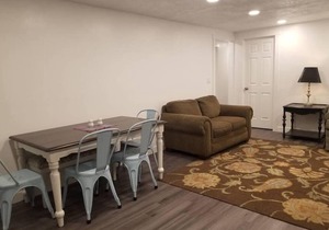 Stunning PetFriendly 2bd/1bath Retreat & Waffles!